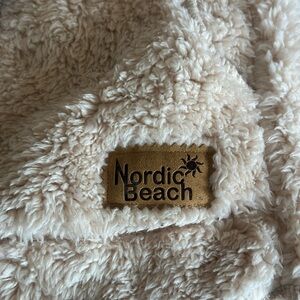 NWT Nordic Beach Cream Women Sweater